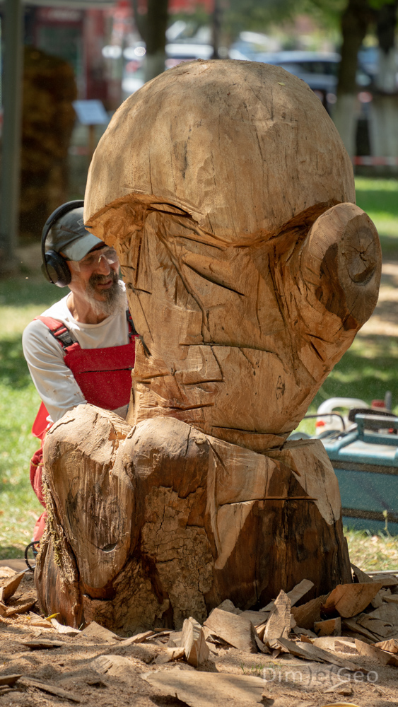 Φτιάχνοντας γλυπτά μανιτάρια από ξύλο στη 17η Πανελλήνια Γιορτή Μανιταριού