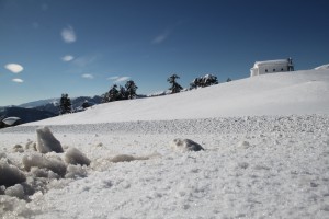 Το Εκκλησάκι της Παναγίας, στο δρόμο από Φιλιππαίους προς Σαμαρίνα 